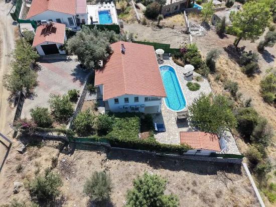 In Dalyan Gökbel mit See- und Meerblick 4+1 Villa zu verkaufen
