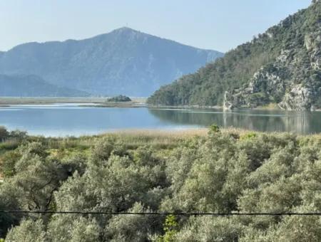 6.821M2 Dorfhaus Zum Verkauf Mit Blick Auf Den Çandir See