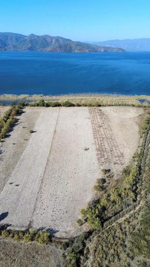 3210 M² Großes 2b-grundstück In Çandır, Direkt Am Seeufer, Zu Verkaufen