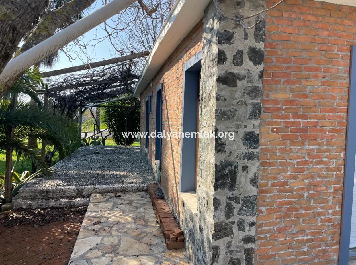 Single Storey House For Sale In A Plot Of 2882 M2 In Eskikoy