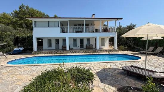 Вилла 4+1 с видом на озеро и море на продажу в Dalyan Gökbel