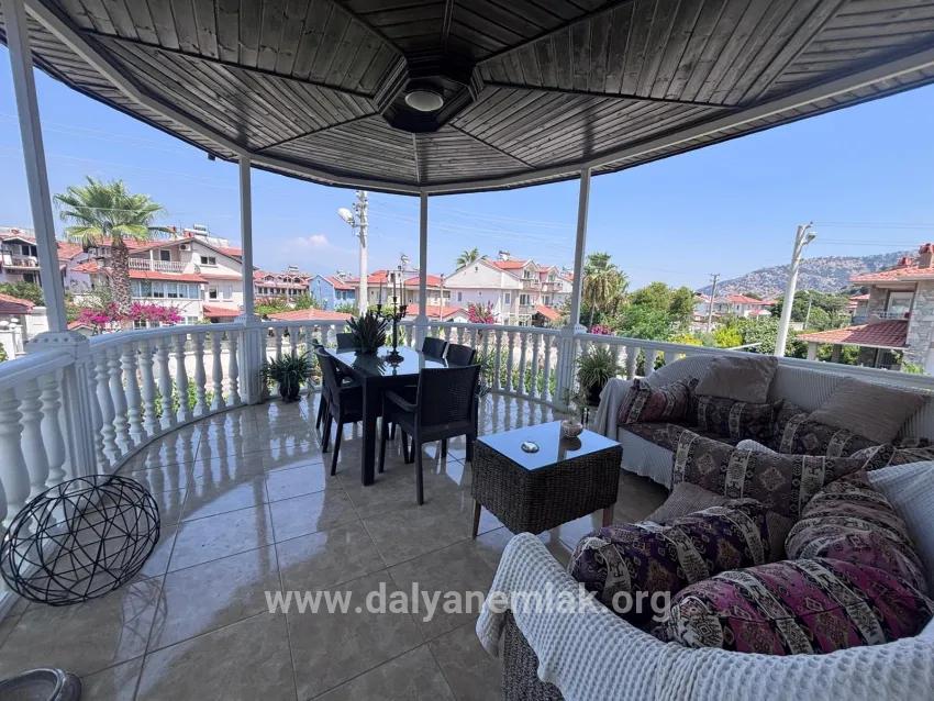 Dalyan Maraş'ta Köşebaşı 980m2 Arsa İçerisinde 5+1 Satılık Villa