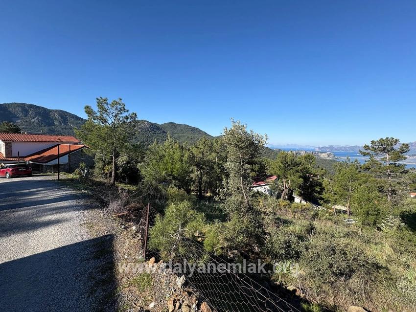 Gökbel'de Köy Yerleşik Alanı İçerisinde Deniz Manzaralı 1000m2 Satılık Arazi
