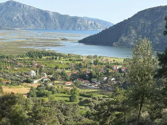 Çandır'da göl ve doğa manzaralı 1252m2 satılık tarla
