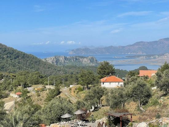 Gökbel'de Full Deniz Manzaralı 5000m2 Arsa İçerisinde Satılık Vıp Villa