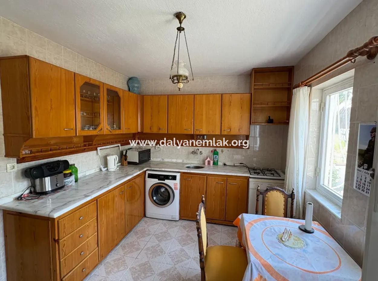 Okçular'da 514M2 Arsa İçerisinde 2 Katlı Satılık Ev