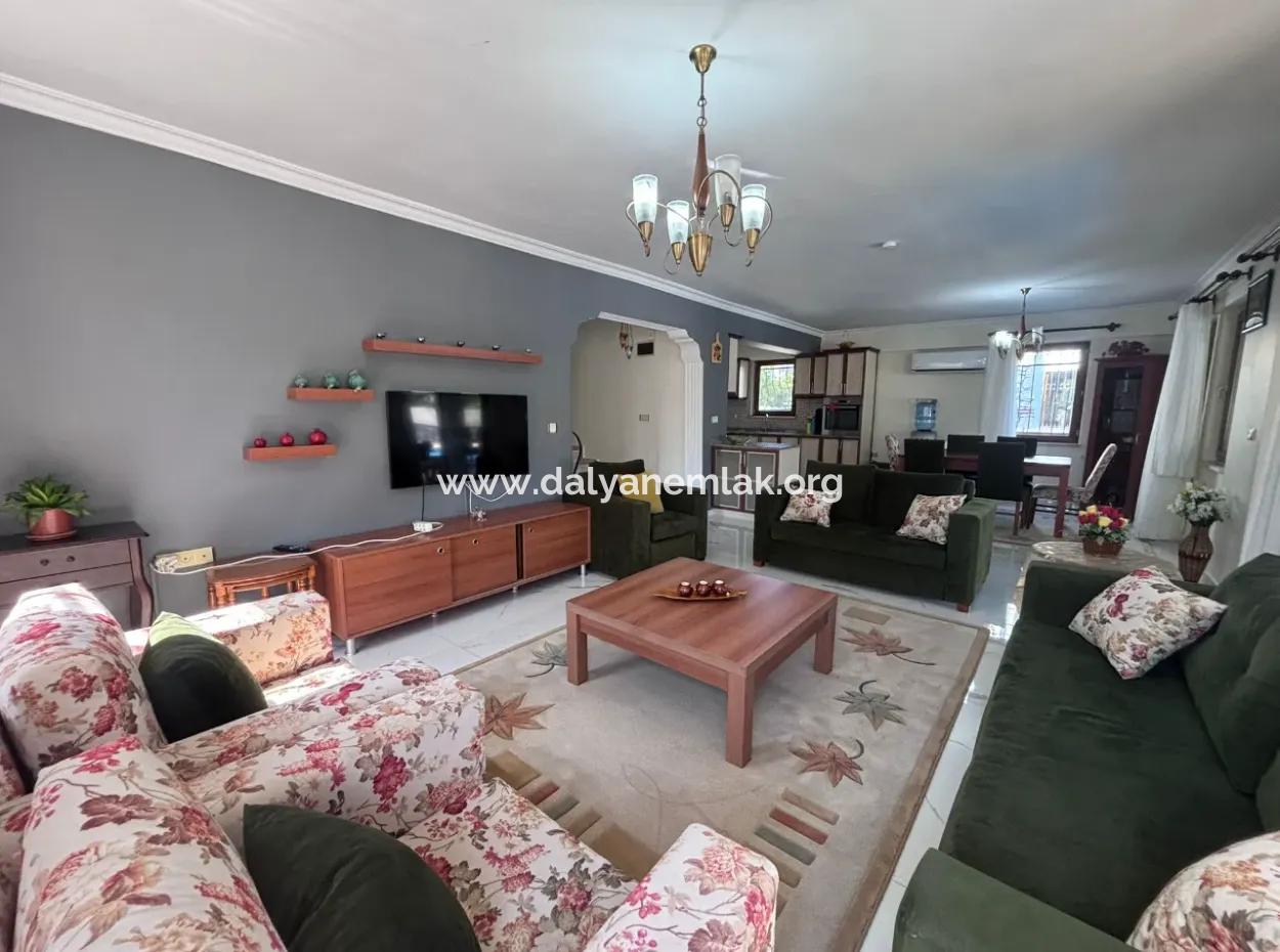 Dalyan Merkezde 301M2 Arsa İçerisinde 5+1 Satılık Villa