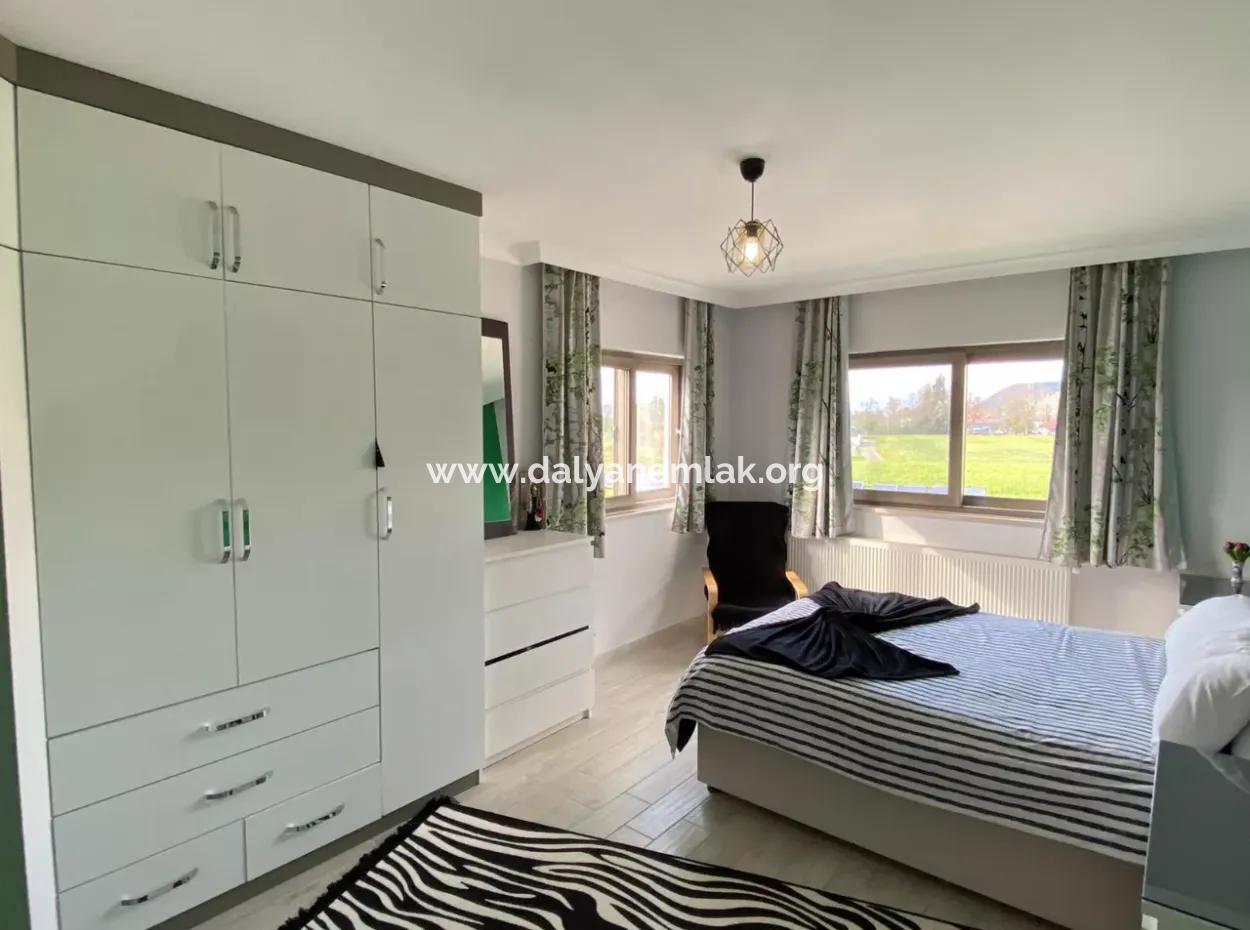 Okçular'da Satılık Villa Lüks 5 Yatak Odalı Satılık Villa