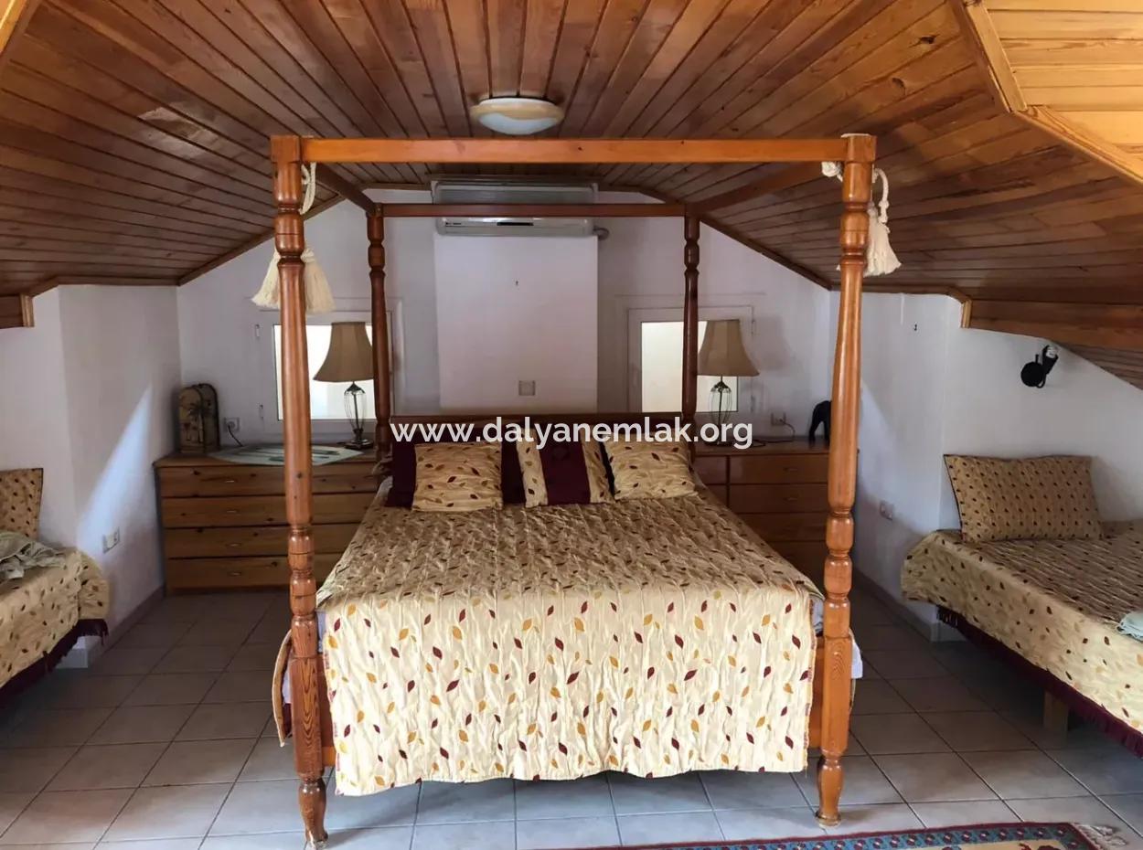 Dalyan Gülpınar'da 1100 M2 Arsa İçerisinde 6+1 Satılık Villa