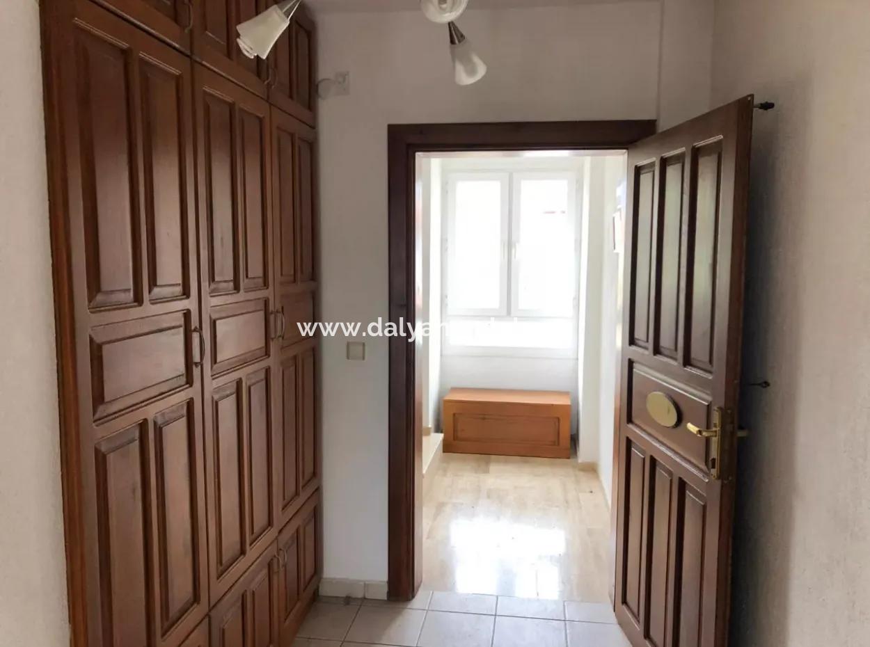 Dalyan Gülpınar'da 1100 M2 Arsa İçerisinde 6+1 Satılık Villa