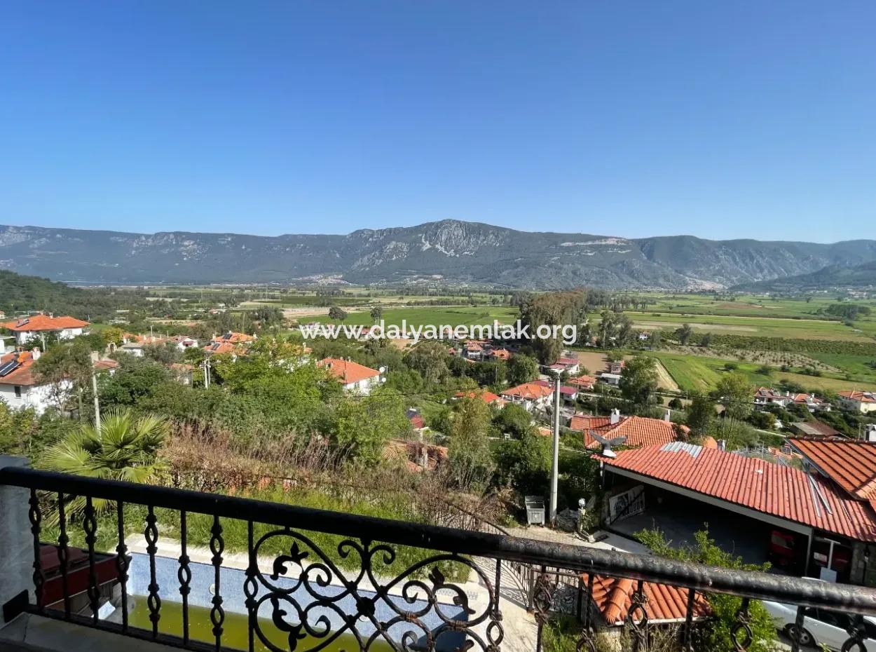 Akçapınar'da Deniz Manzaralı Satılık 6+1 Villa