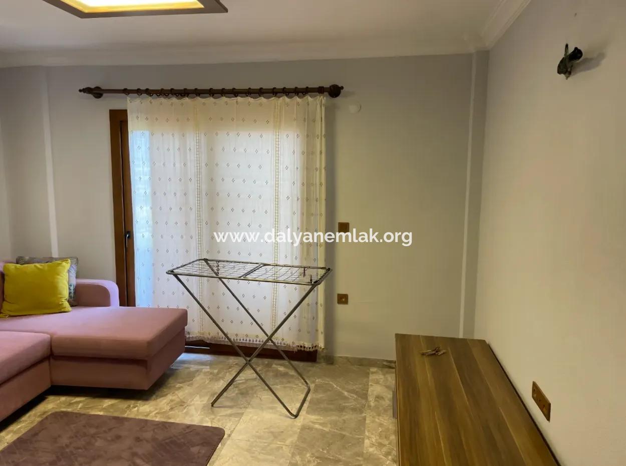 Akçapınar'da Deniz Manzaralı Satılık 6+1 Villa