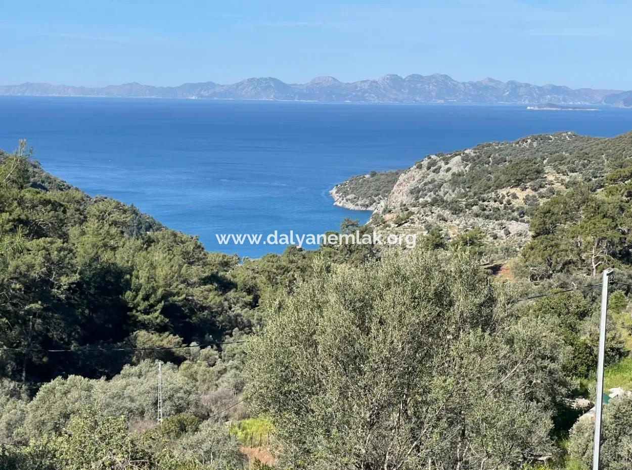 Gökbel'de Full Deniz Manzaralı 4,400M2 Arsa İçinde Satılık Köy Evi