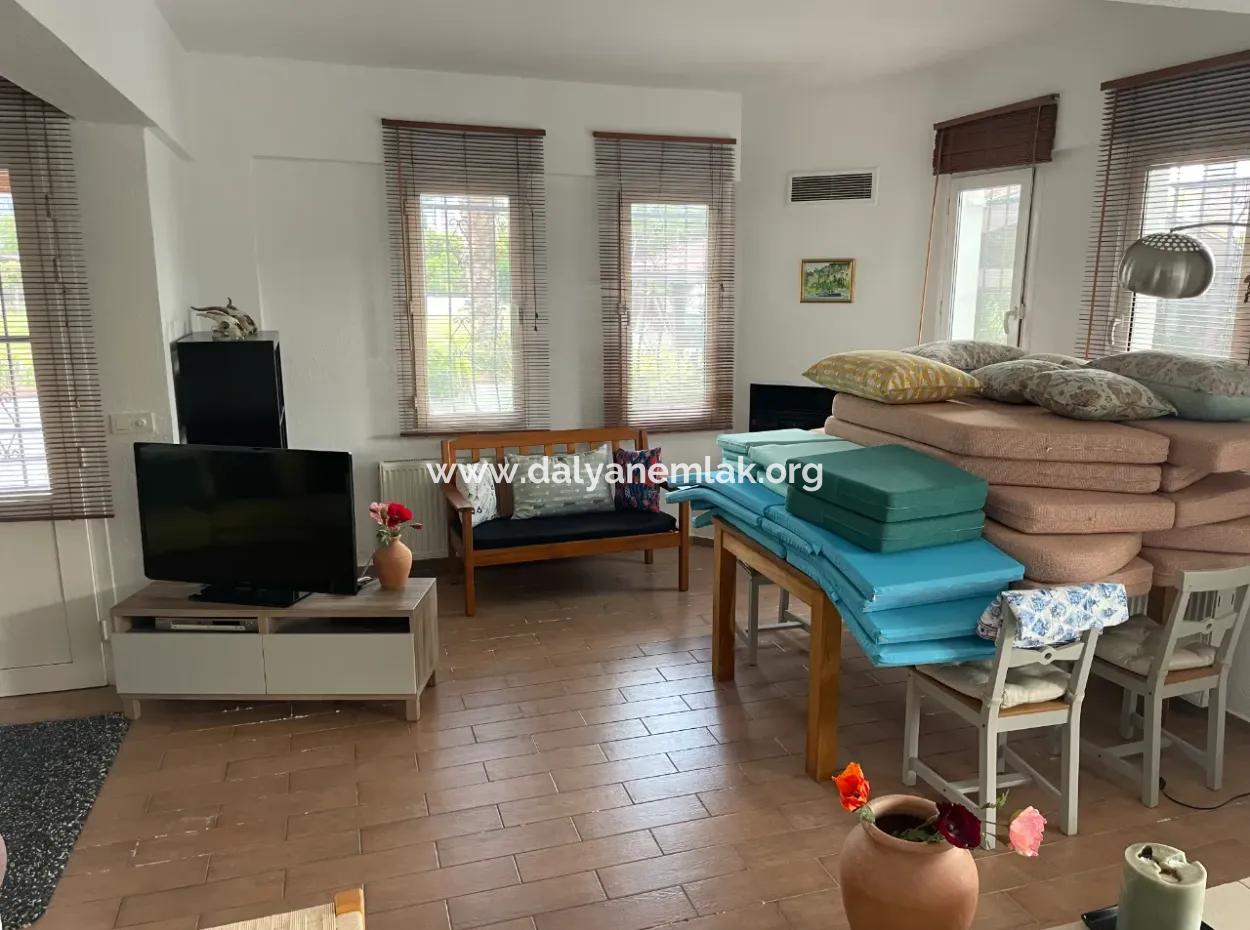 Okçular'da 1007M2 Arsa İçinde Satılık Villa