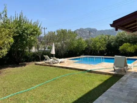 Dalyan'da Köşebaşı 600M2 Arsa İçerisinde 3+1 Satılık Villa