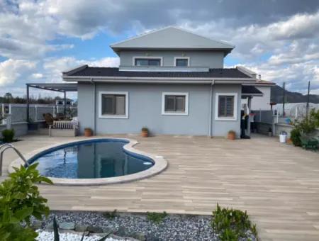 Okçular'da Satılık Villa Lüks 5 Yatak Odalı Satılık Villa