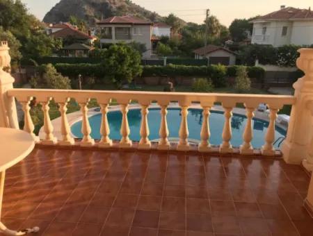 Dalyan'da 1000M2 Arsa İçin'de 4+1 Satılık Villa