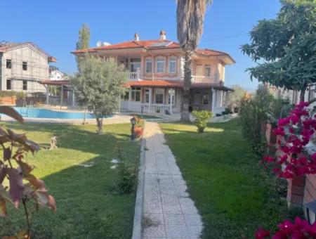 Dalyan'da 1000M2 Arsa İçin'de 4+1 Satılık Villa